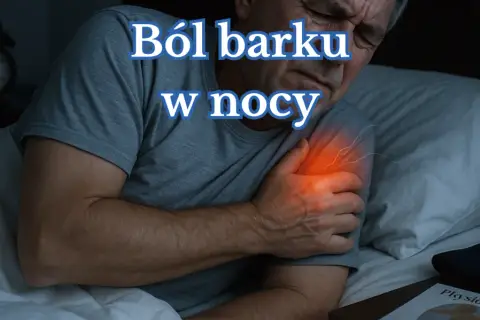 Mężczyzna cierpi na ból barku w nocy. Szuka domowych sposobów na zapalenie stawu barkowego.